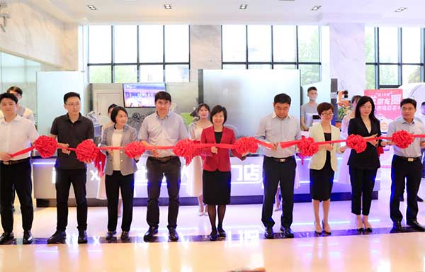 ����ף�R2020���˹������c�����ۡ�����Փ���A�M��Ļ