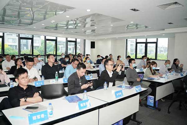 ����ף�R2020���˹������c�����ۡ�����Փ���A�M��Ļ