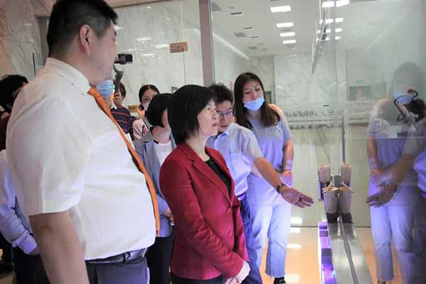 ����ף�R2020���˹������c�����ۡ�����Փ���A�M��Ļ